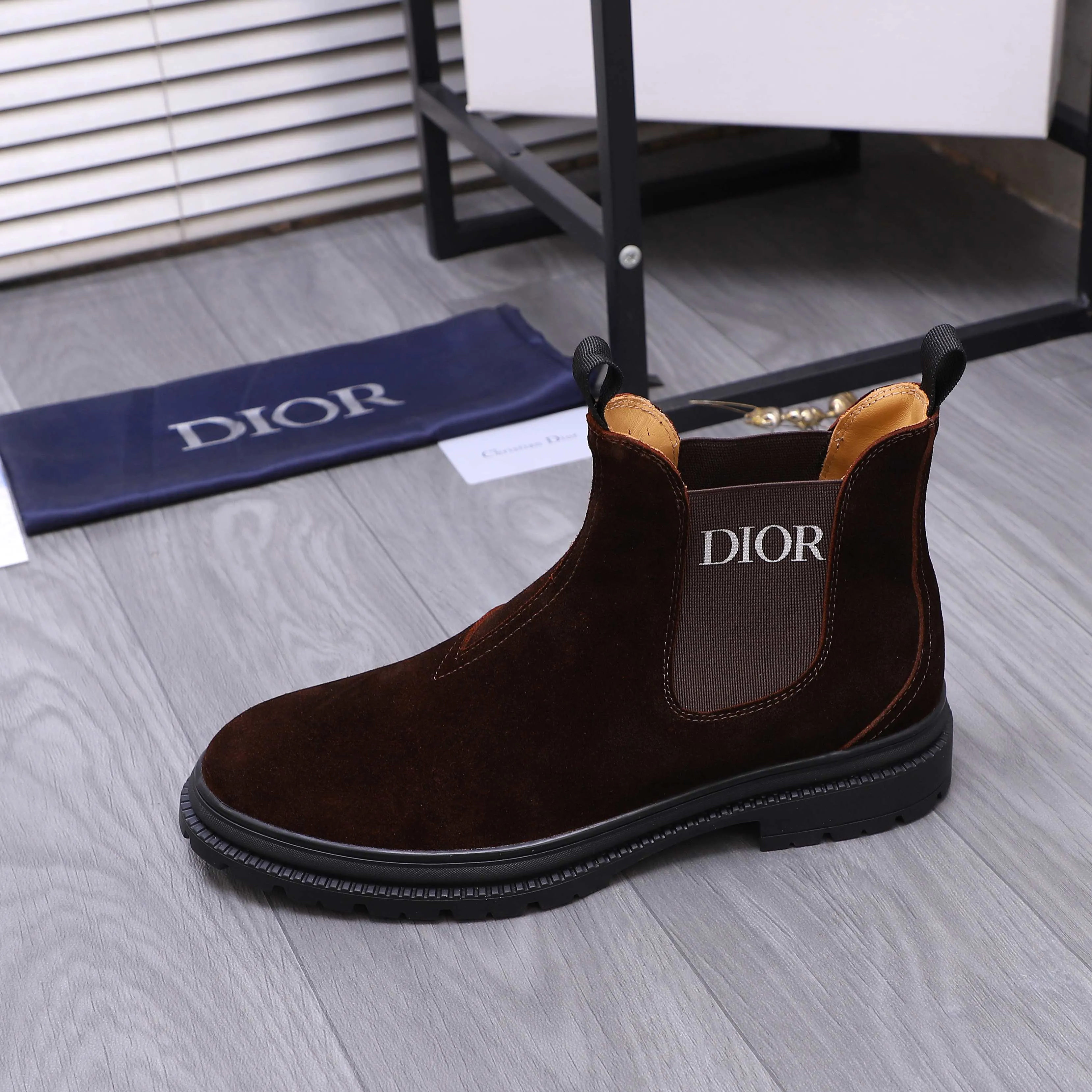 Men's shoes 💰500 Product trademark: Dior "Dior" high-top casual shoes Regular size: 38-45 (45 is custom-made and non-returnable) Product materials: Selected frosted cowhide upper, cowhide lining, rubber non-slip outsole